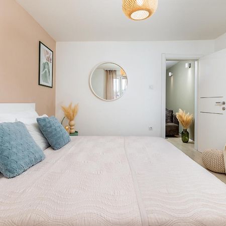Unique Apartment Pula Eksteriør billede